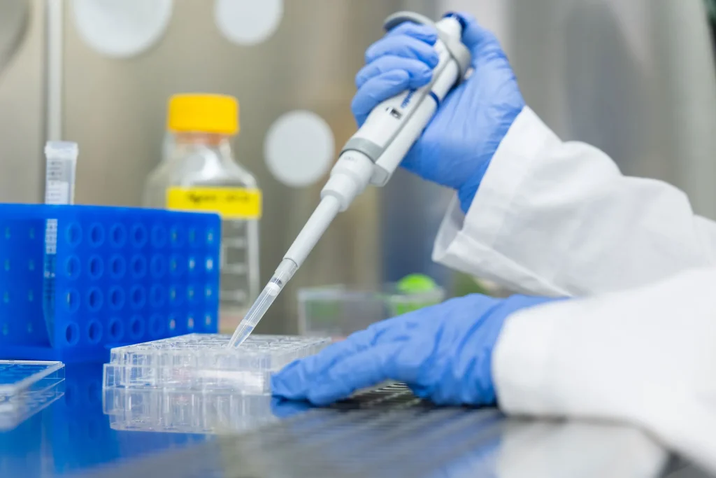 Syringe putting cells into plate